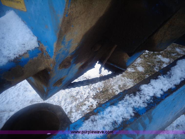 image for item AL9243 Kinze 600 grain cart