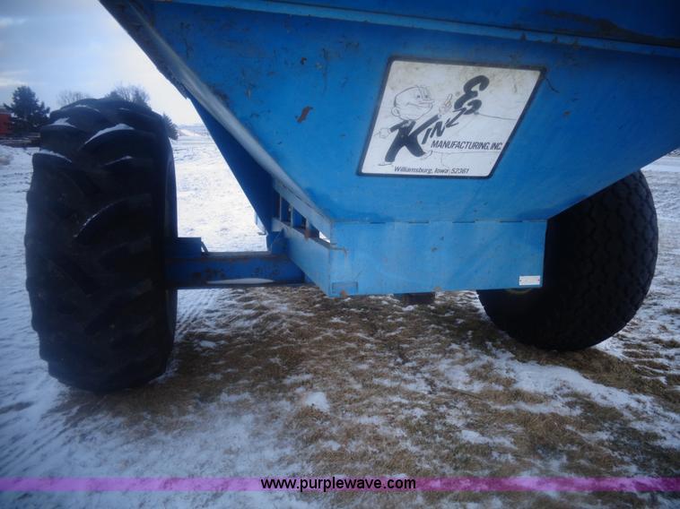 image for item AL9243 Kinze 600 grain cart