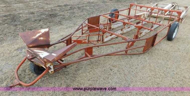 image for item AW9323 1979 Welco 1300 bale accumulator