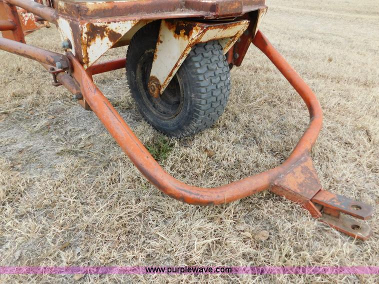 image for item AW9323 1979 Welco 1300 bale accumulator