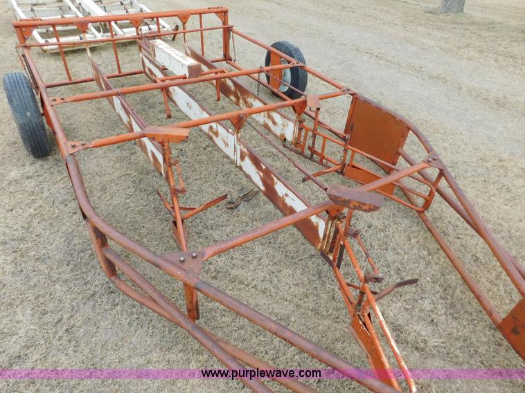 image for item AW9323 1979 Welco 1300 bale accumulator