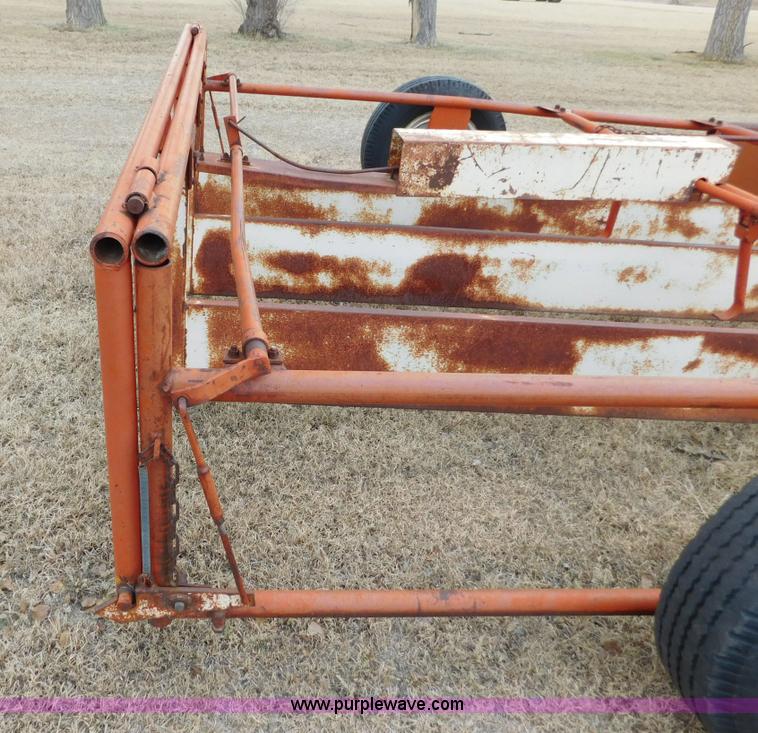 image for item AW9323 1979 Welco 1300 bale accumulator