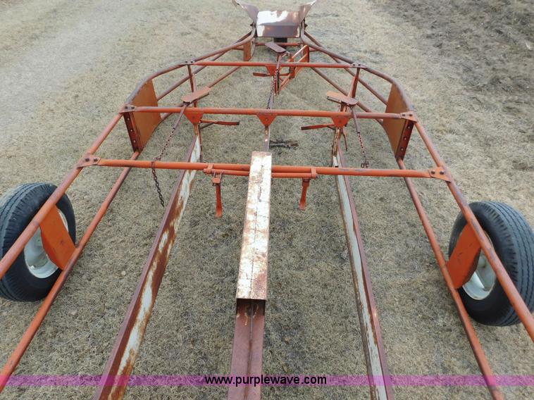 image for item AW9323 1979 Welco 1300 bale accumulator