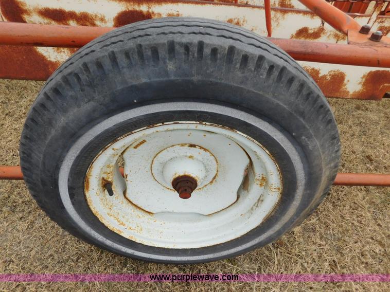 image for item AW9323 1979 Welco 1300 bale accumulator