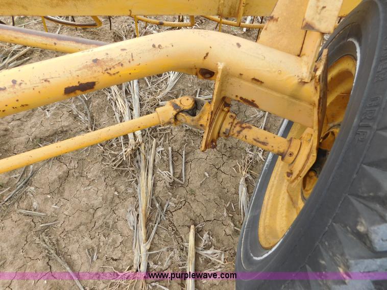 image for item AW9324 Minneapolis Moline side delivery rake