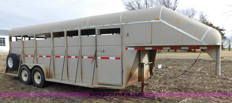 image for item AW9325 1990 Trail Magic F livestock trailer