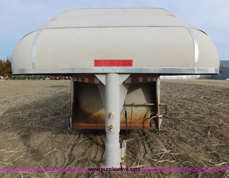 image for item AW9325 1990 Trail Magic F livestock trailer