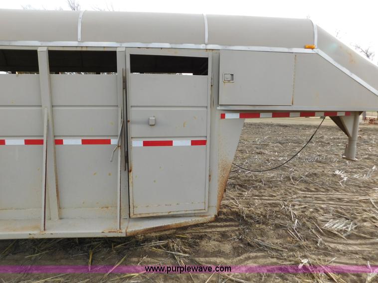 image for item AW9325 1990 Trail Magic F livestock trailer
