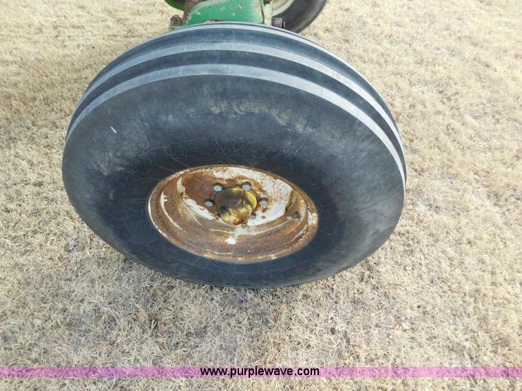 image for item AW9326 John Deere 4010 tractor