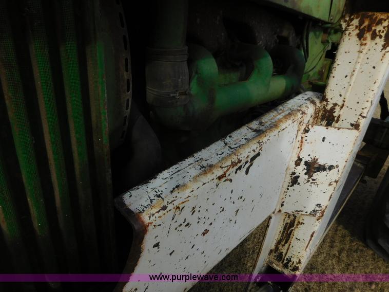 image for item AW9326 John Deere 4010 tractor