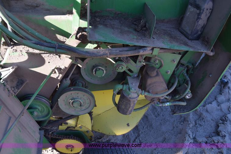image for item BK9767 John Deere 535 round baler