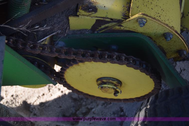 image for item BK9767 John Deere 535 round baler