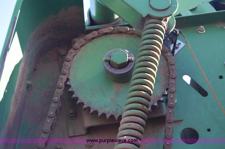 image for item BK9767 John Deere 535 round baler