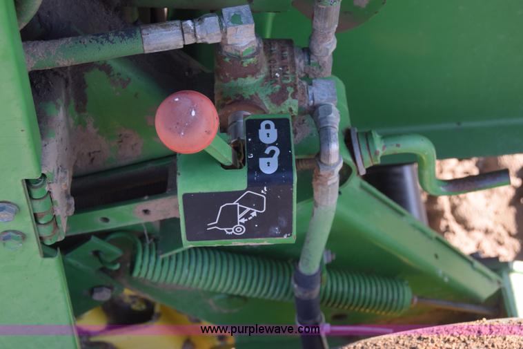 image for item BK9767 John Deere 535 round baler