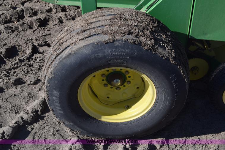 image for item BK9767 John Deere 535 round baler