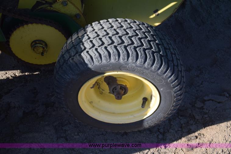 image for item BK9767 John Deere 535 round baler