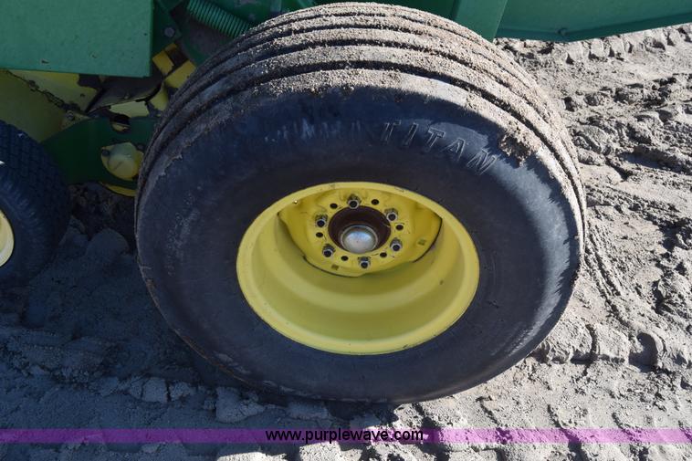 image for item BK9767 John Deere 535 round baler