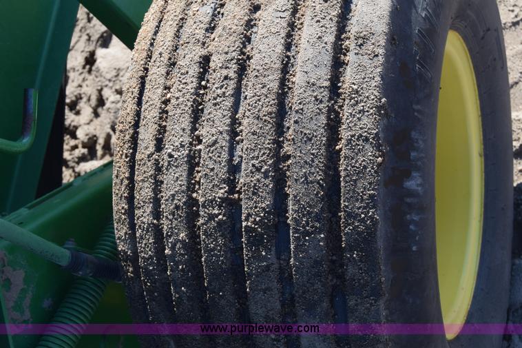 image for item BK9767 John Deere 535 round baler