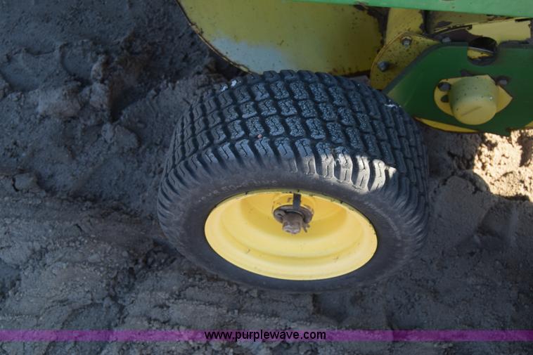 image for item BK9767 John Deere 535 round baler