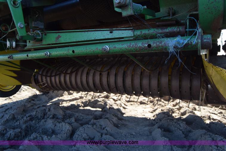 image for item BK9767 John Deere 535 round baler