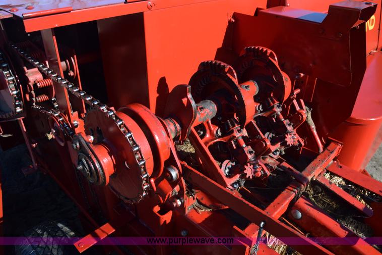 image for item BK9771 New Holland Hayliner 276 Square Baler