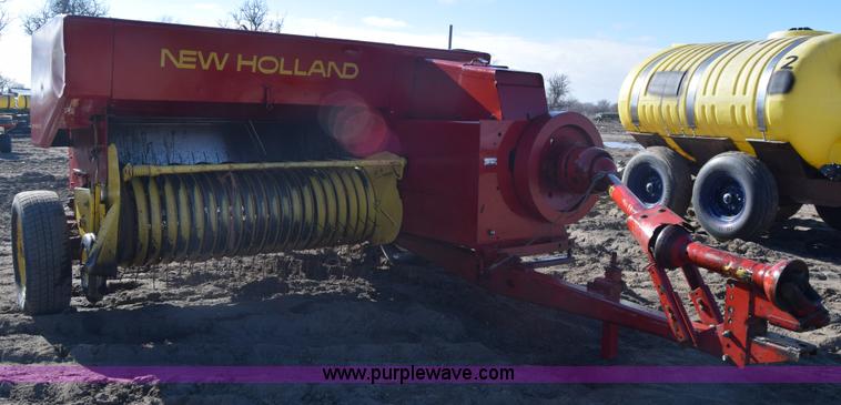 image for item BK9771 New Holland Hayliner 276 Square Baler