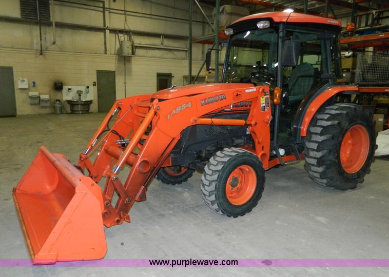 image for item BT9789 2011 Kubota L5740 MFWD tractor