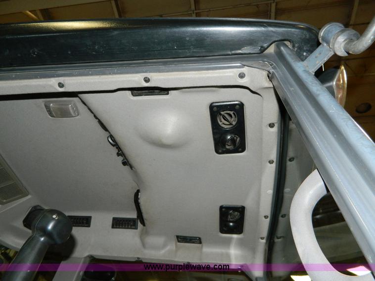 image for item BT9789 2011 Kubota L5740 MFWD tractor