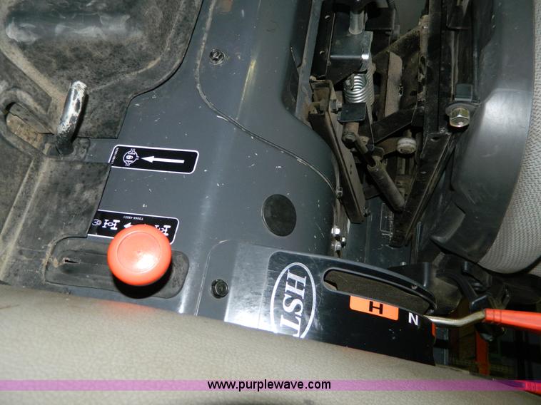 image for item BT9789 2011 Kubota L5740 MFWD tractor