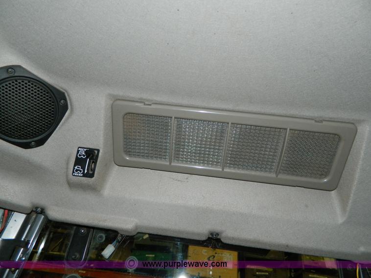 image for item BT9789 2011 Kubota L5740 MFWD tractor