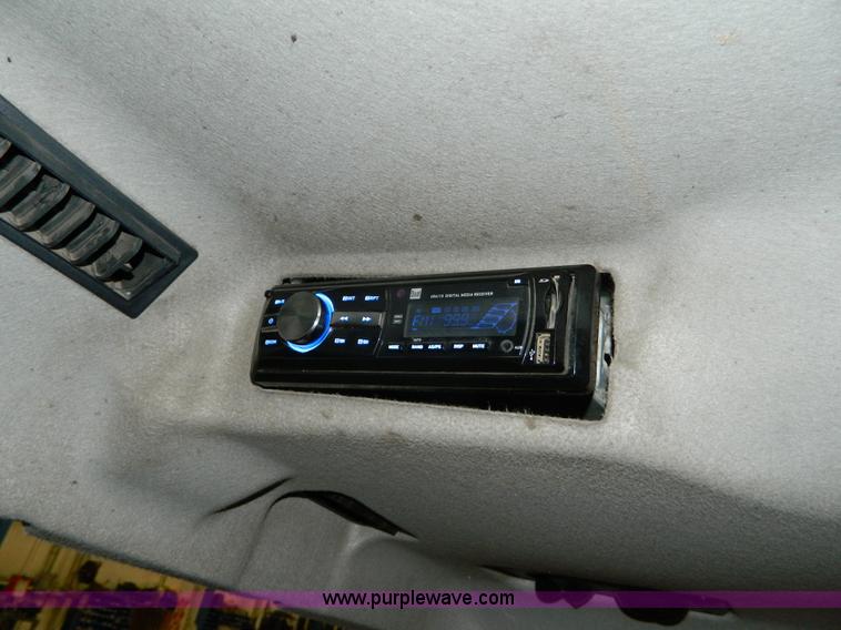 image for item BT9789 2011 Kubota L5740 MFWD tractor