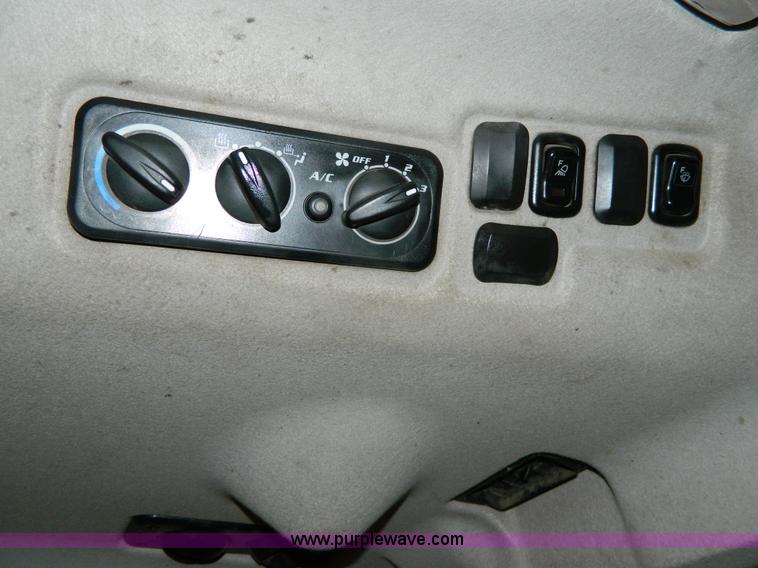 image for item BT9789 2011 Kubota L5740 MFWD tractor