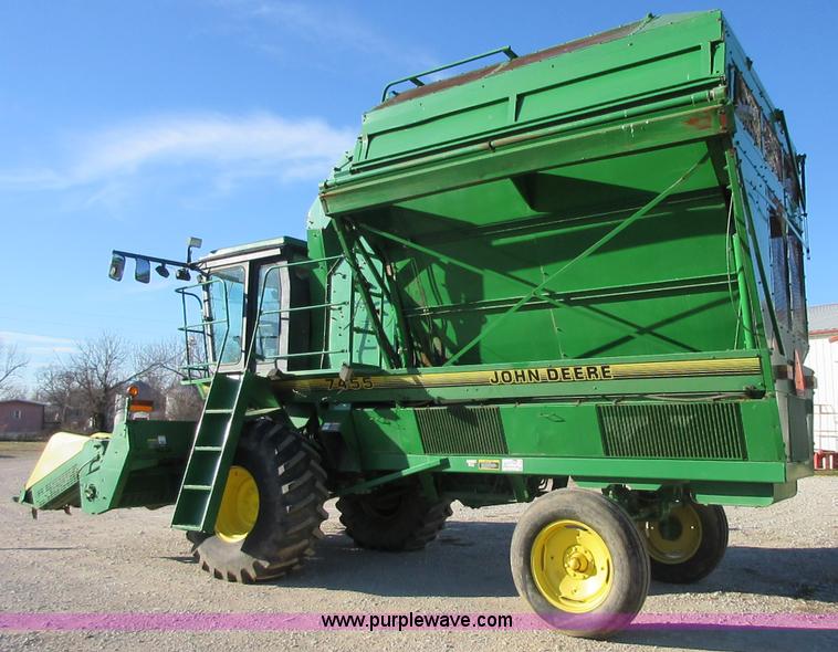 image for item I1823 1997 John Deere 7455 cotton stripper
