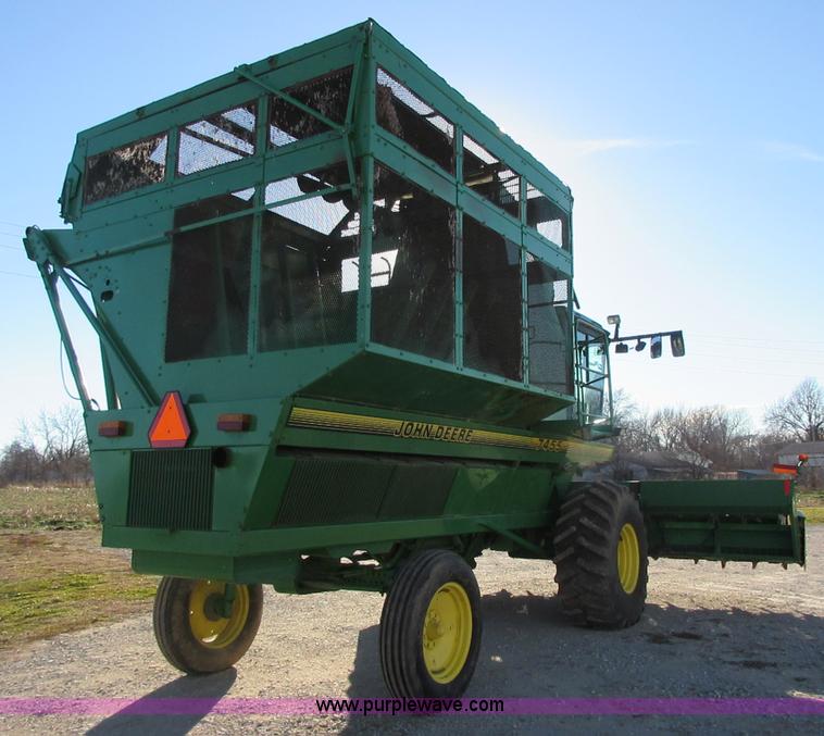 image for item I1823 1997 John Deere 7455 cotton stripper