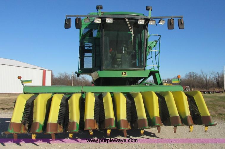 image for item I1823 1997 John Deere 7455 cotton stripper