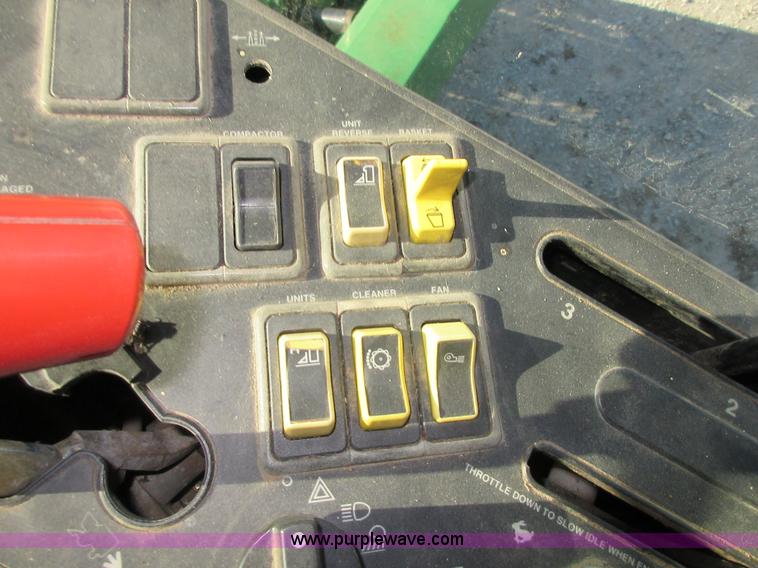 image for item I1823 1997 John Deere 7455 cotton stripper