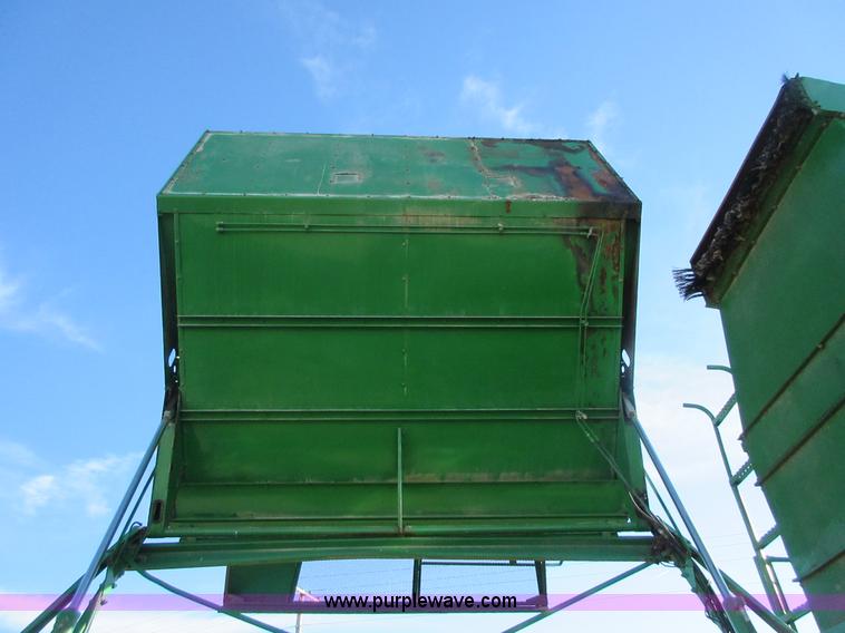 image for item I1823 1997 John Deere 7455 cotton stripper