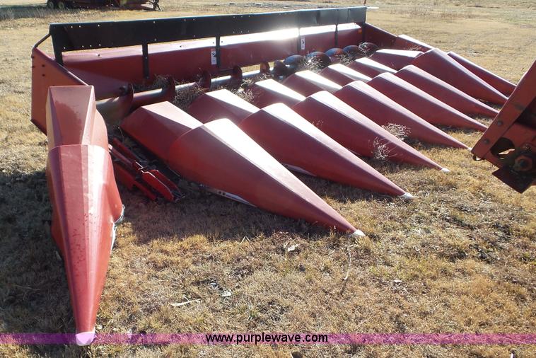 image for item J8400 1989 Case IH 1083 corn head