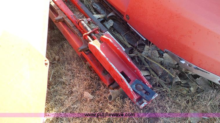 image for item J8400 1989 Case IH 1083 corn head