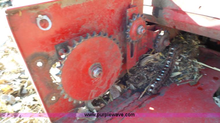 image for item J8400 1989 Case IH 1083 corn head