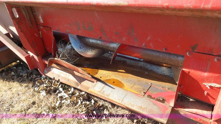 image for item J8400 1989 Case IH 1083 corn head