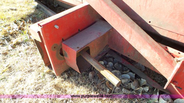 image for item J8400 1989 Case IH 1083 corn head