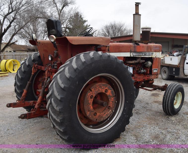image for item L1025 International Farmall 1256 tractor