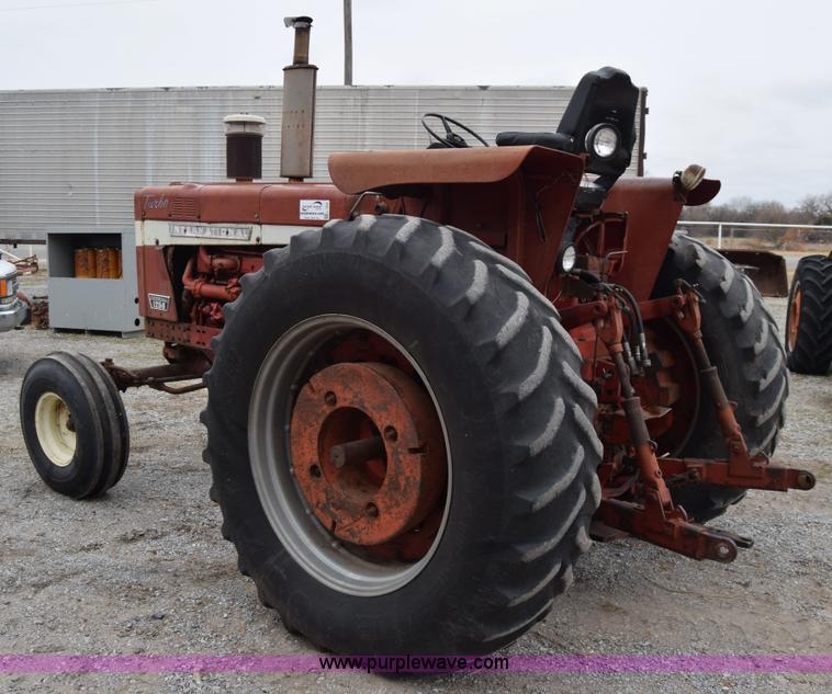 image for item L1025 International Farmall 1256 tractor