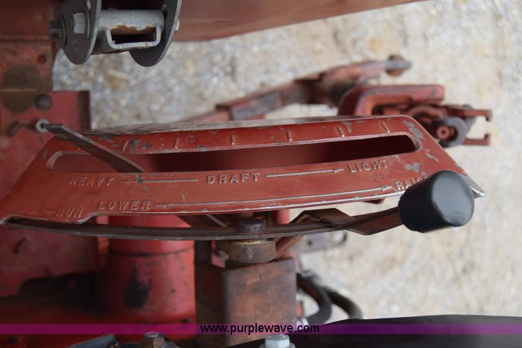 image for item L1025 International Farmall 1256 tractor