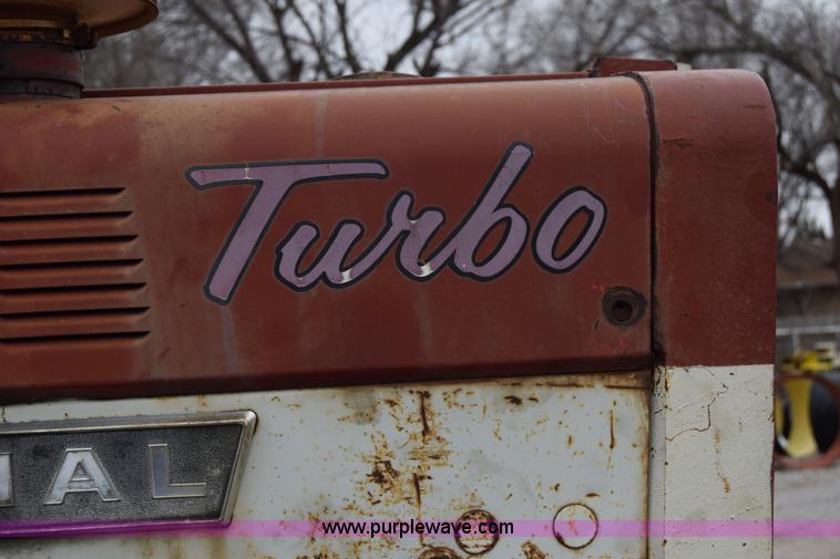 image for item L1025 International Farmall 1256 tractor