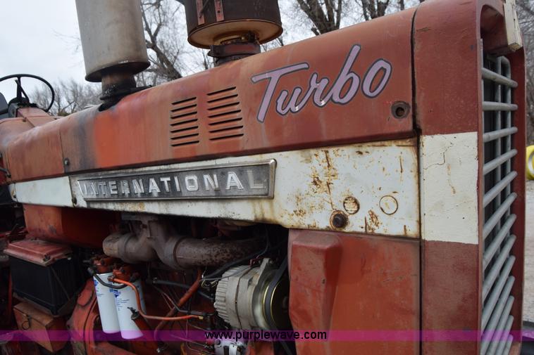 image for item L1025 International Farmall 1256 tractor