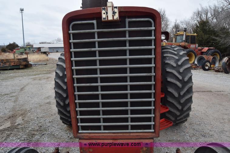 image for item L1025 International Farmall 1256 tractor