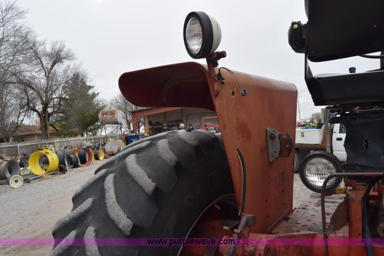 image for item L1025 International Farmall 1256 tractor