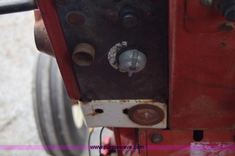 image for item L1025 International Farmall 1256 tractor